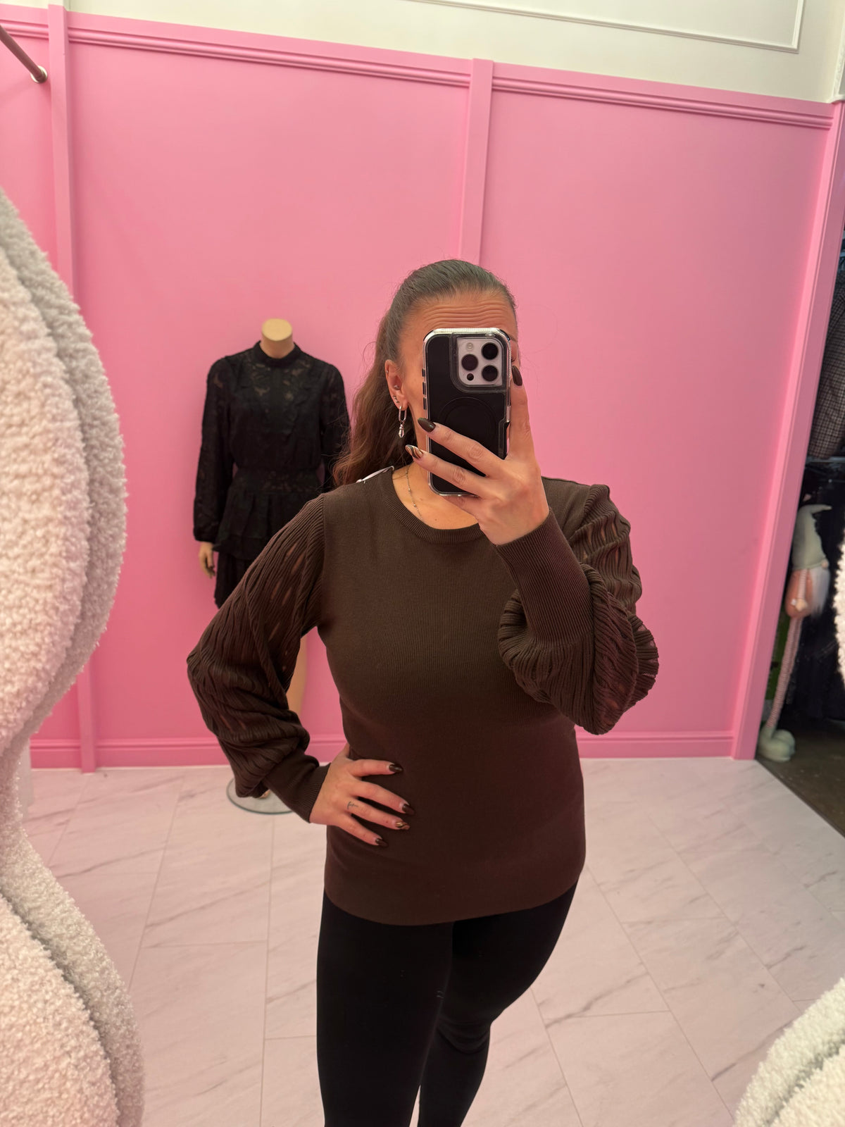 TRUI MET POFMOUWEN (BROWN)