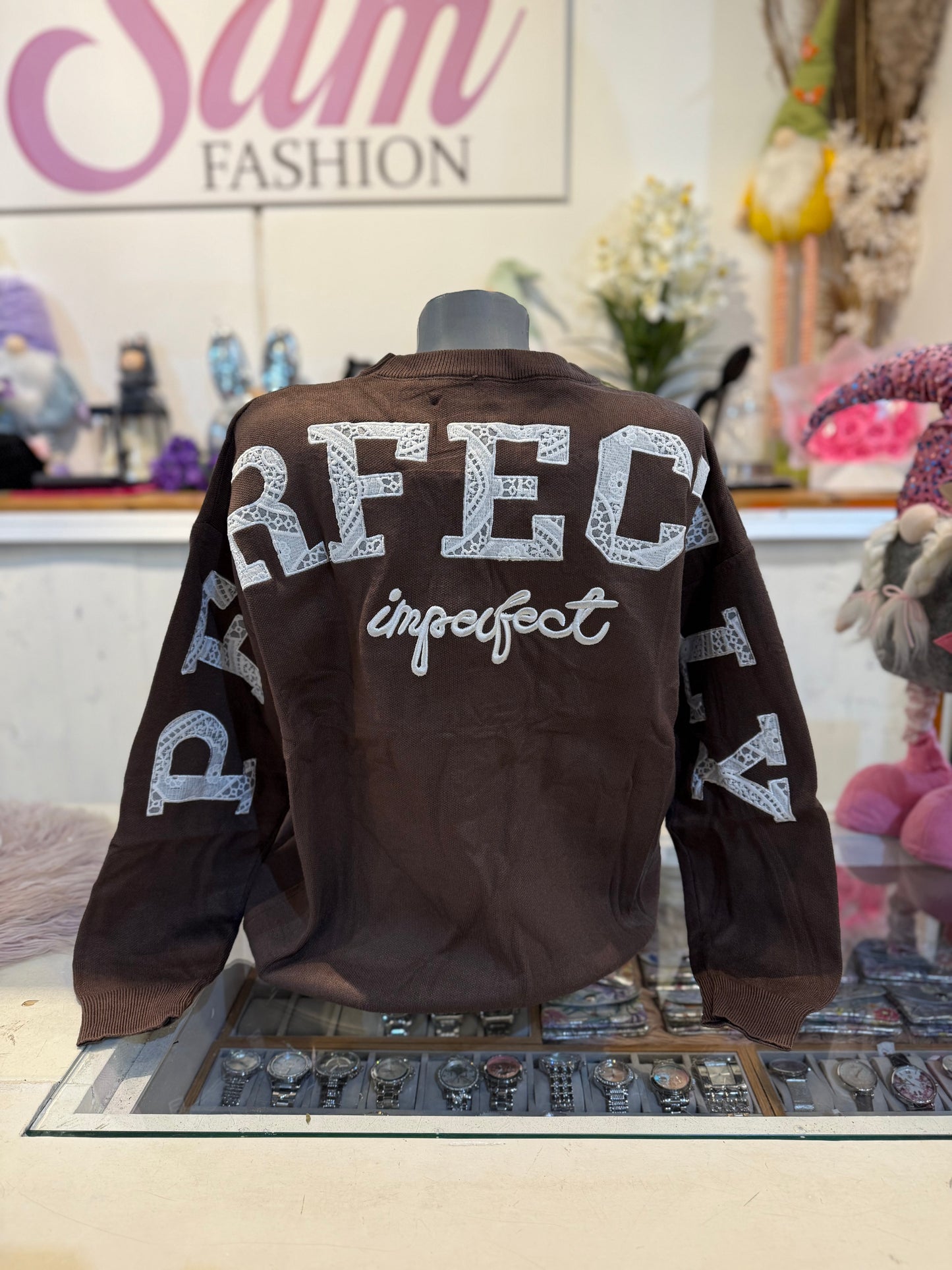 Perfectly inperfect trui bruin