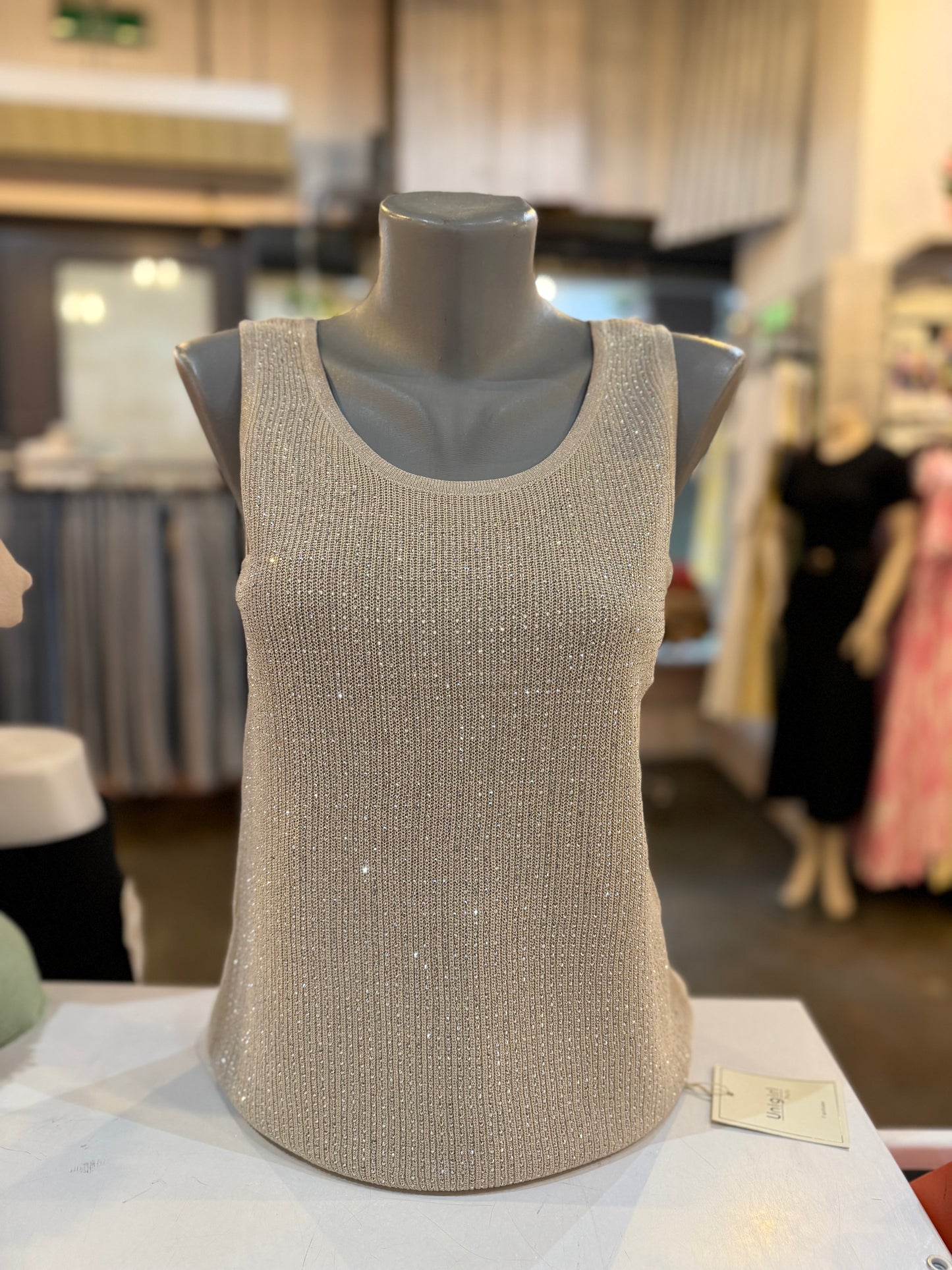 TOP BLINGBLING RONDE HALS (TAUPE)