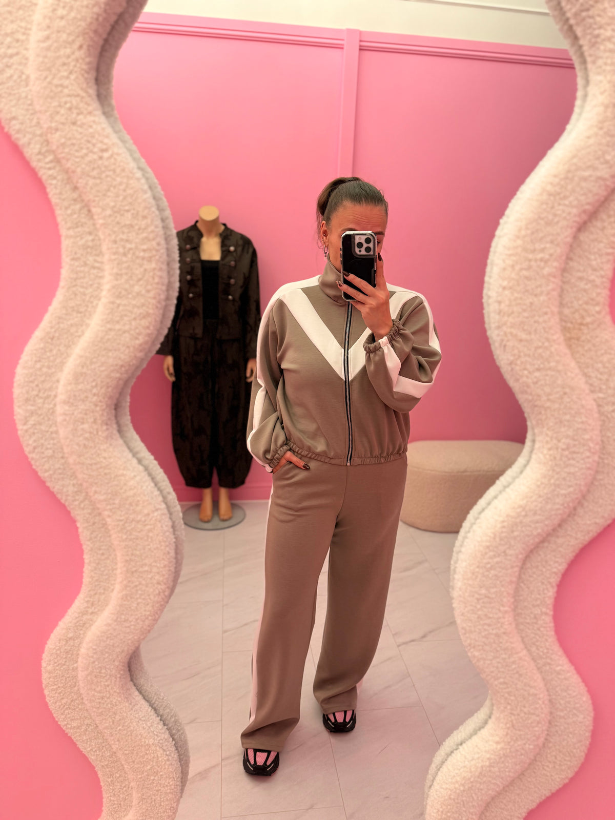 GABBER PAKKIE (TAUPE)