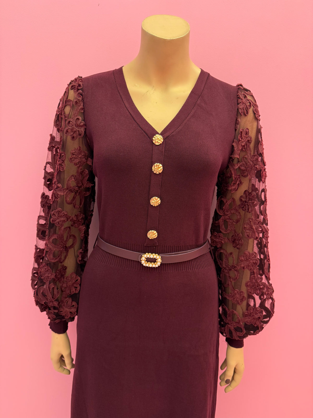 DRESS MET POFMOUWEN (BORDEAUXROOD)