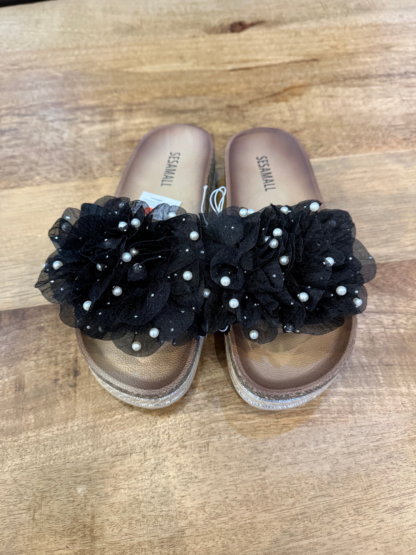 SLIPPER BLOEM/PAREL (ZWART)
