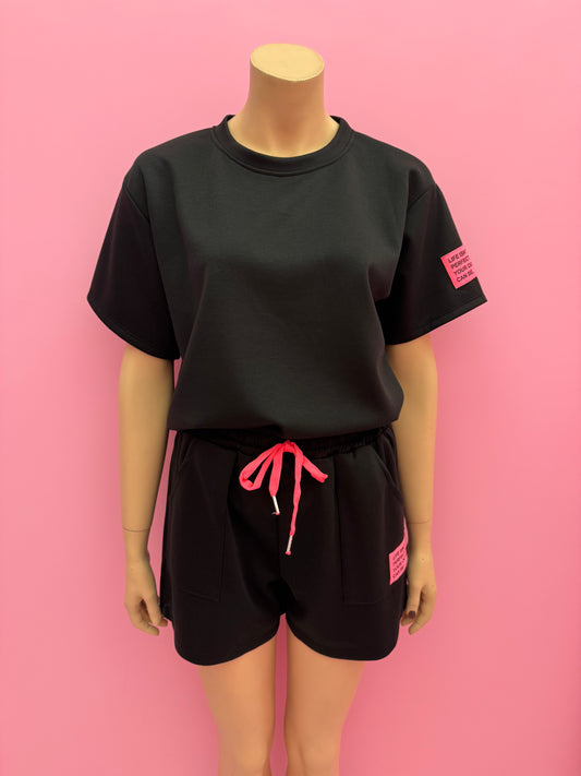 2DELIGE SET LIFE ISN’T PERFECT BUT YOUR OUTFIT CAN BE (ZWART)
