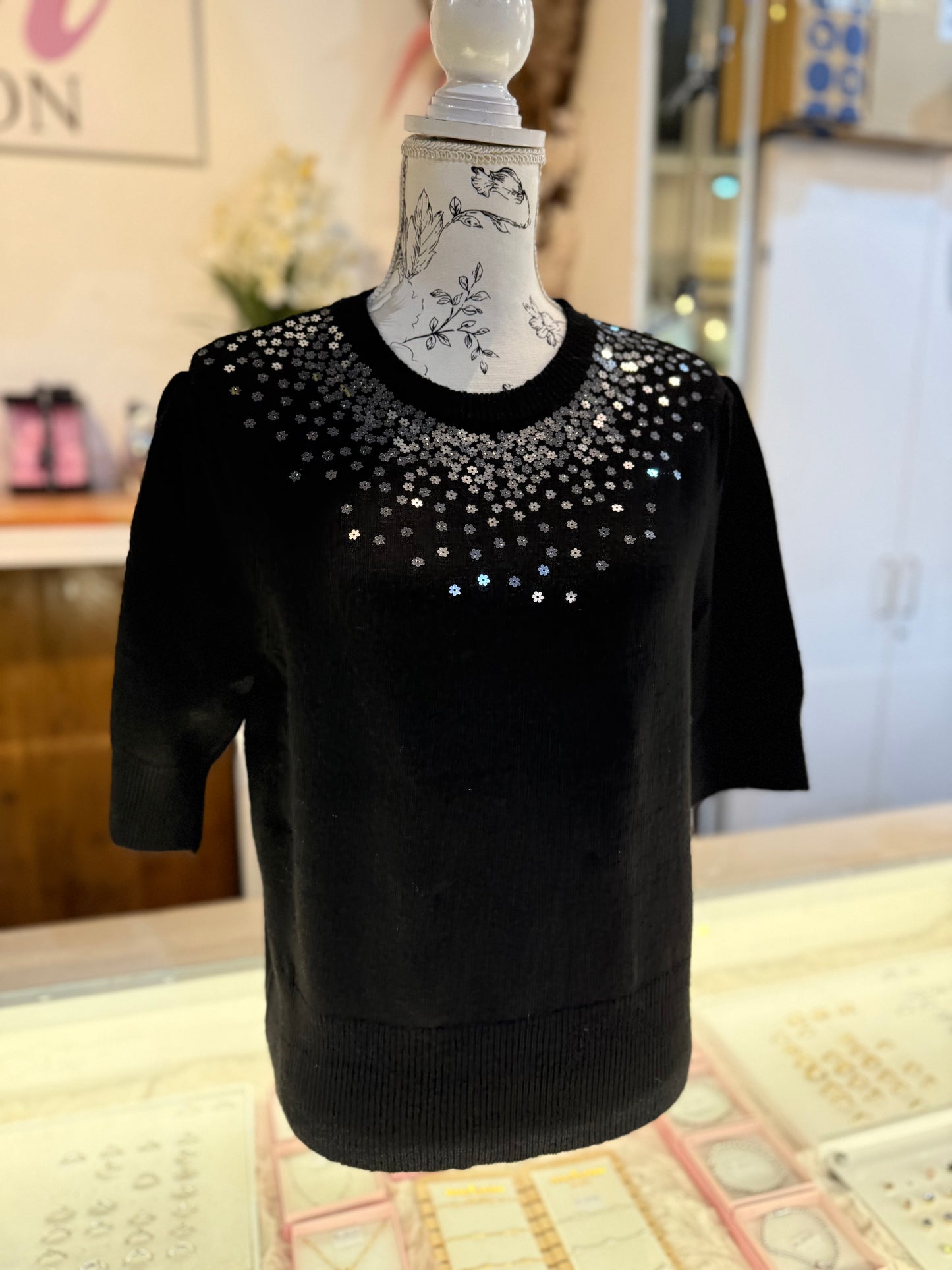 T-SHIRT MET GLITTER BLOEMETJES (ZWART) 0222
