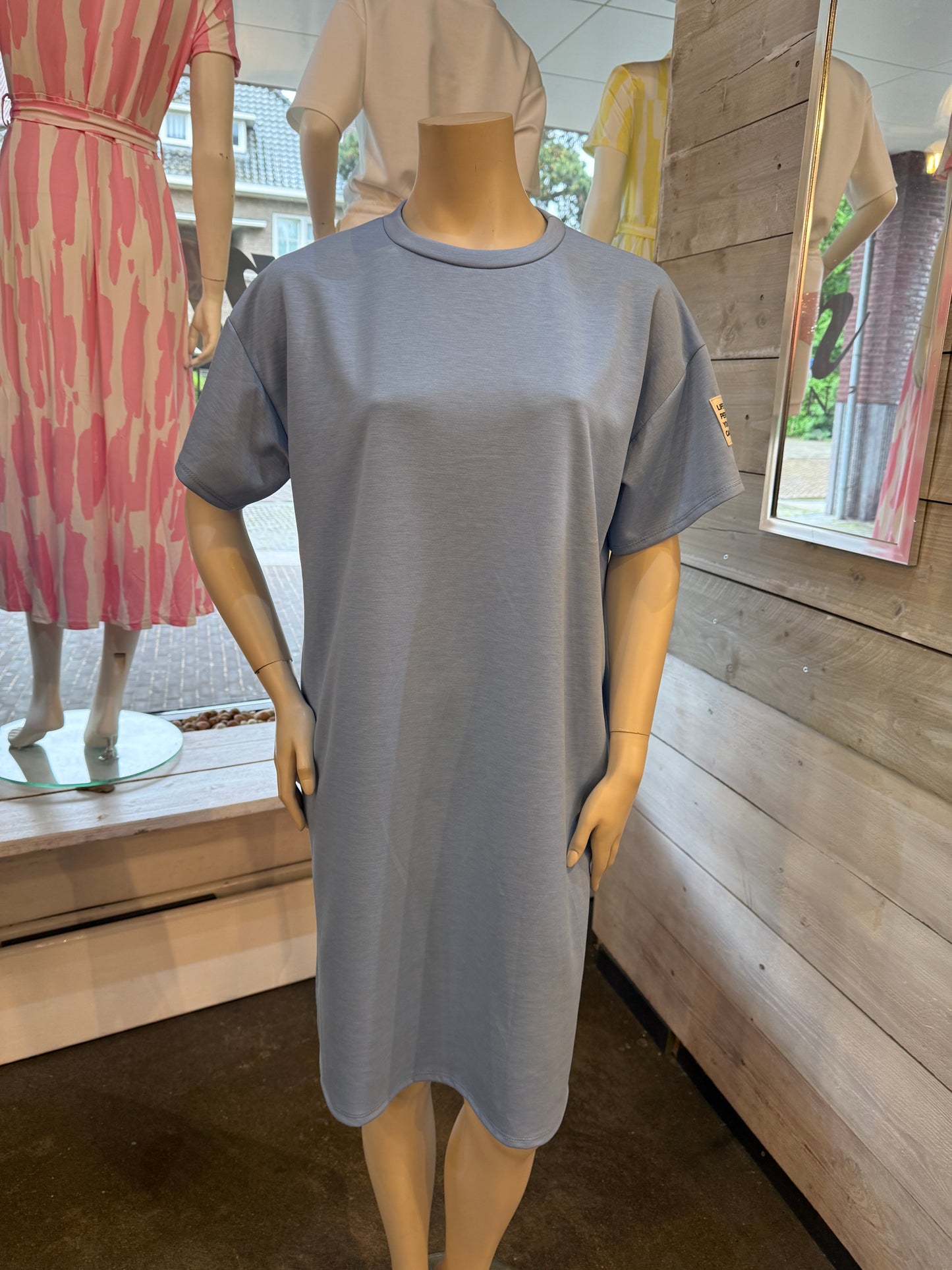 T-SHIRT JURK (BLAUW)