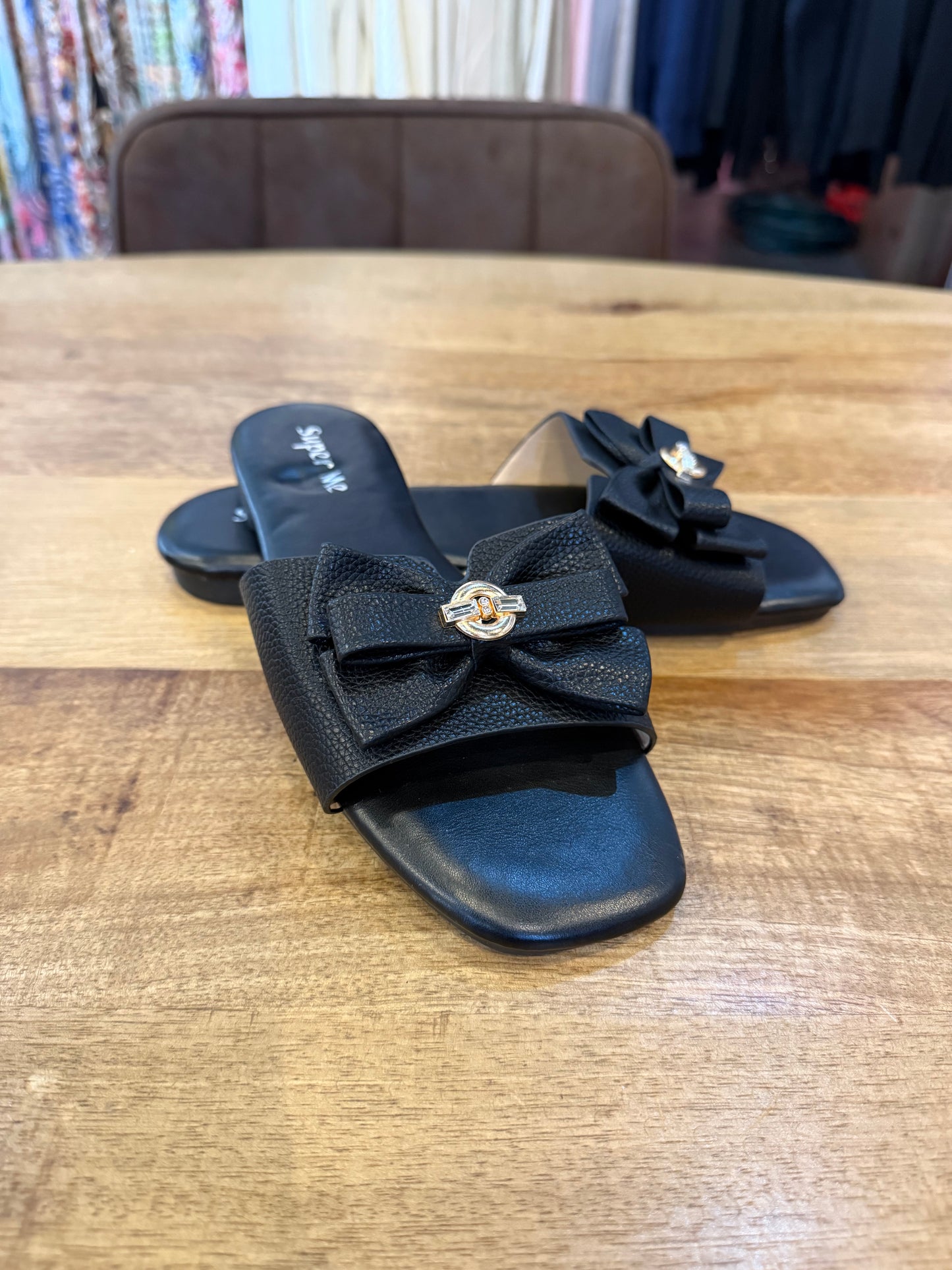 SLIPPER STRIK (ZWART)