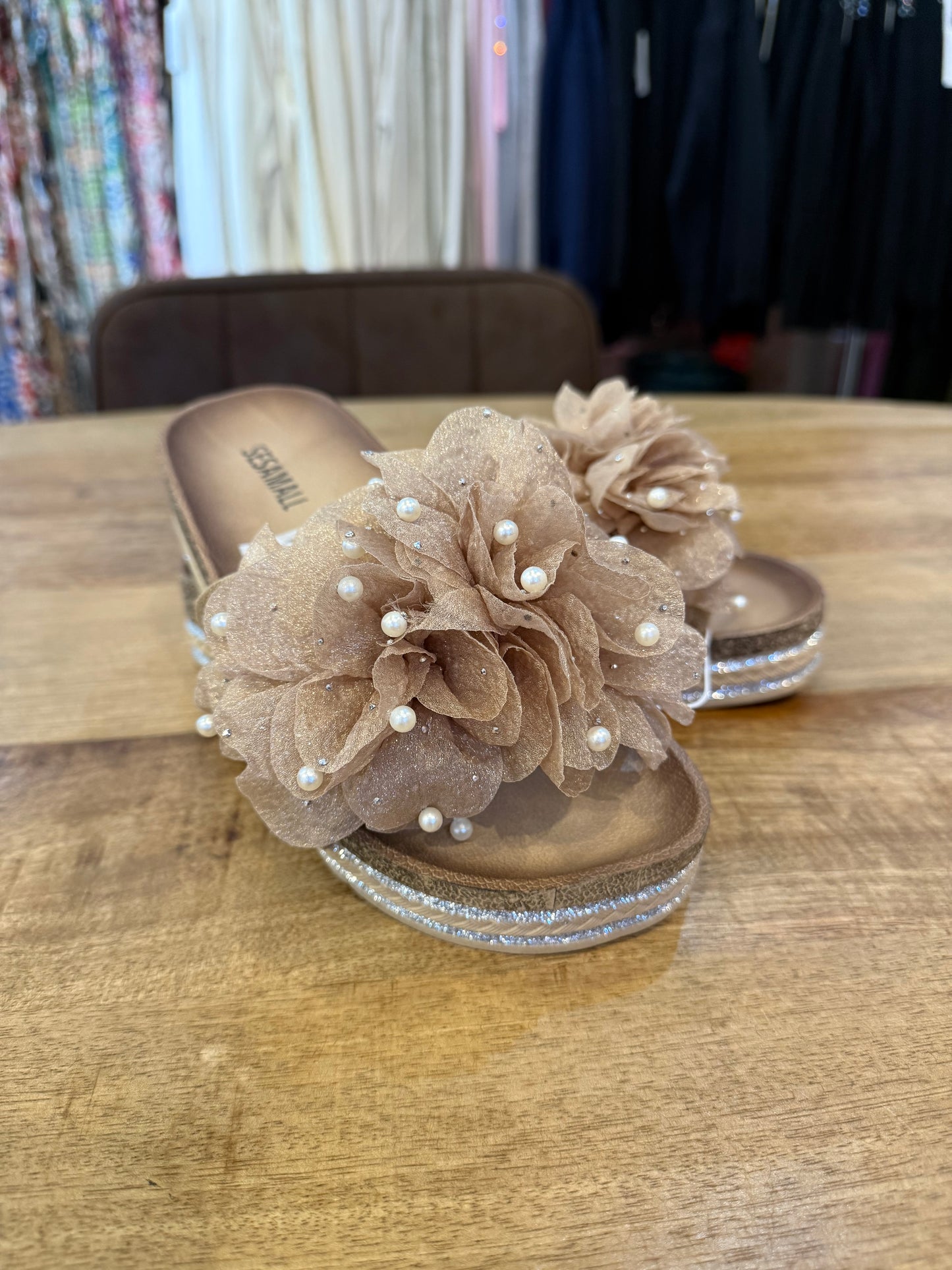 SLIPPER BLOEM/PAREL (BEIGE)