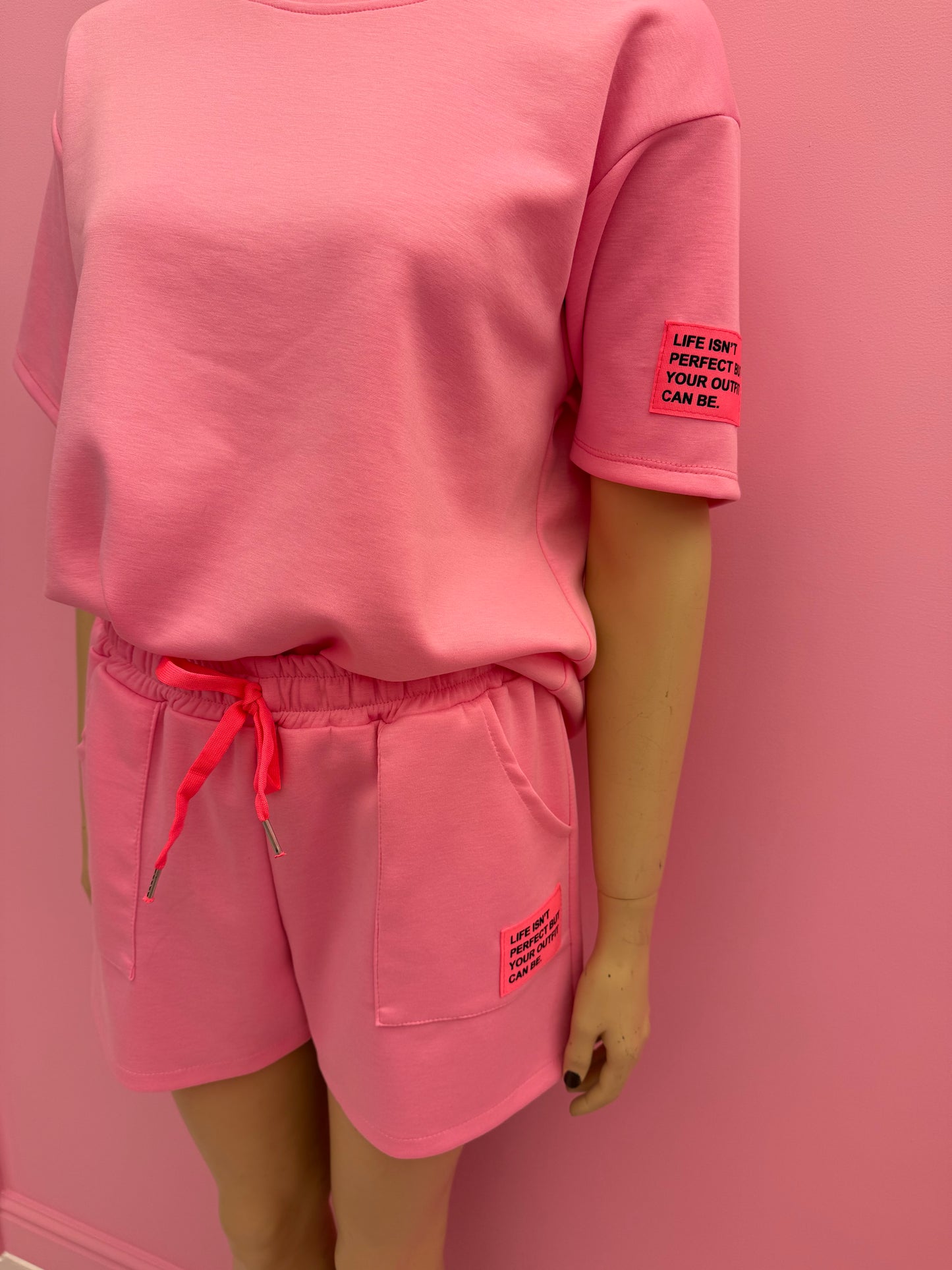 2DELIGE SET LIFE ISN’T PERFECT BUT YOUR OUTFIT CAN BE (FUCHSIA)