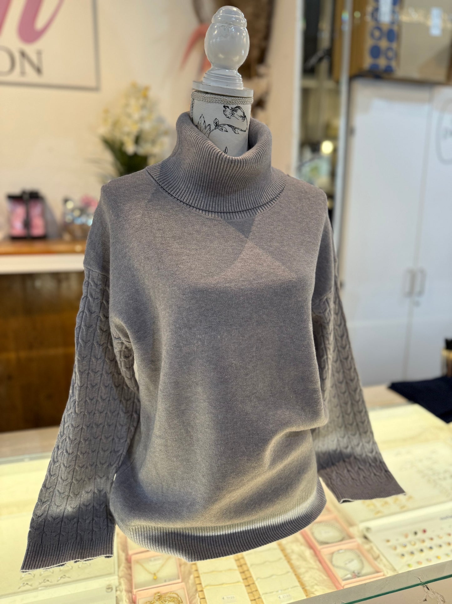 COLTRUI MET PATROON IN MOUWEN (TAUPE)