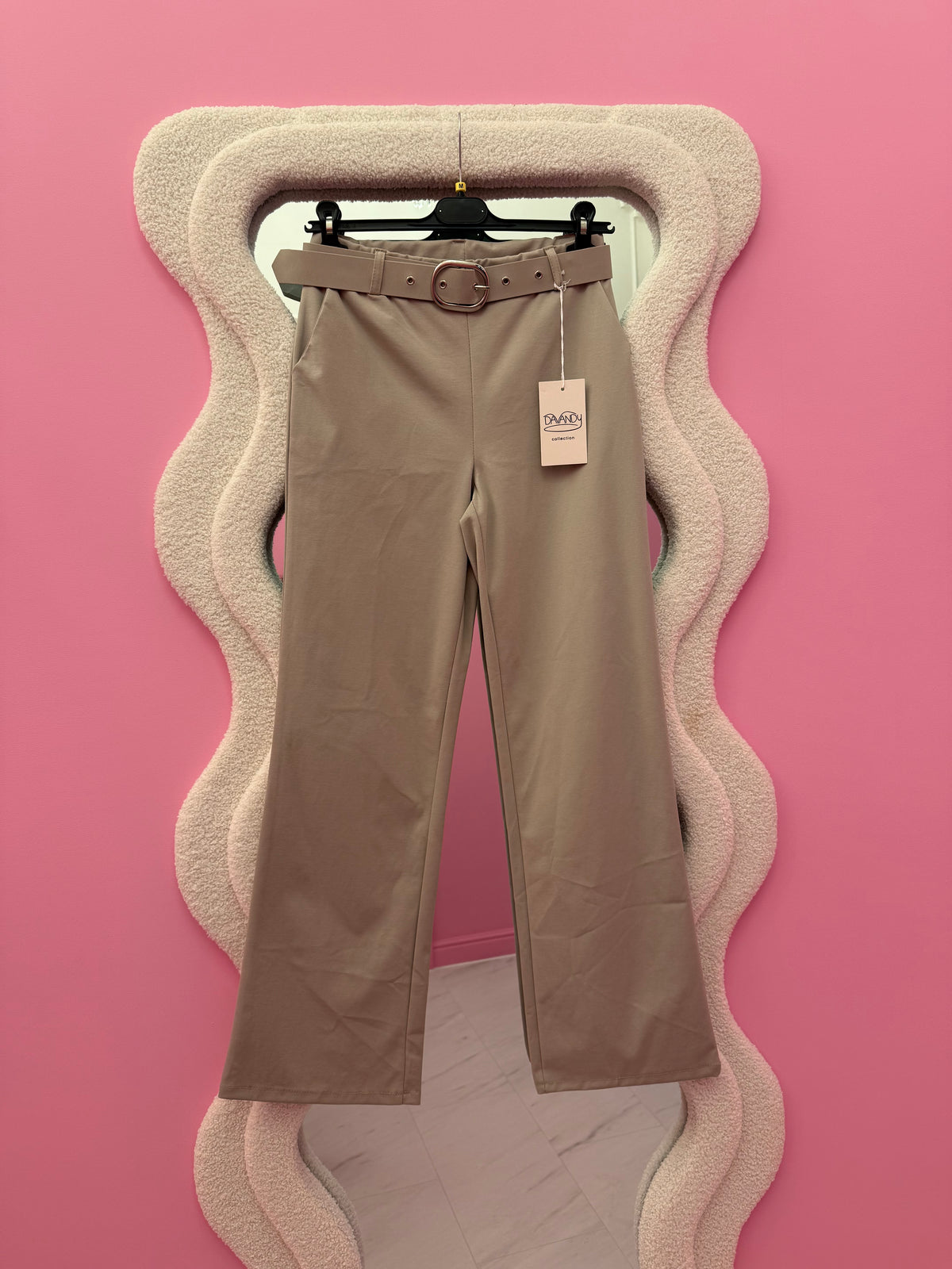 BROEK MET RIEM (TAUPE)