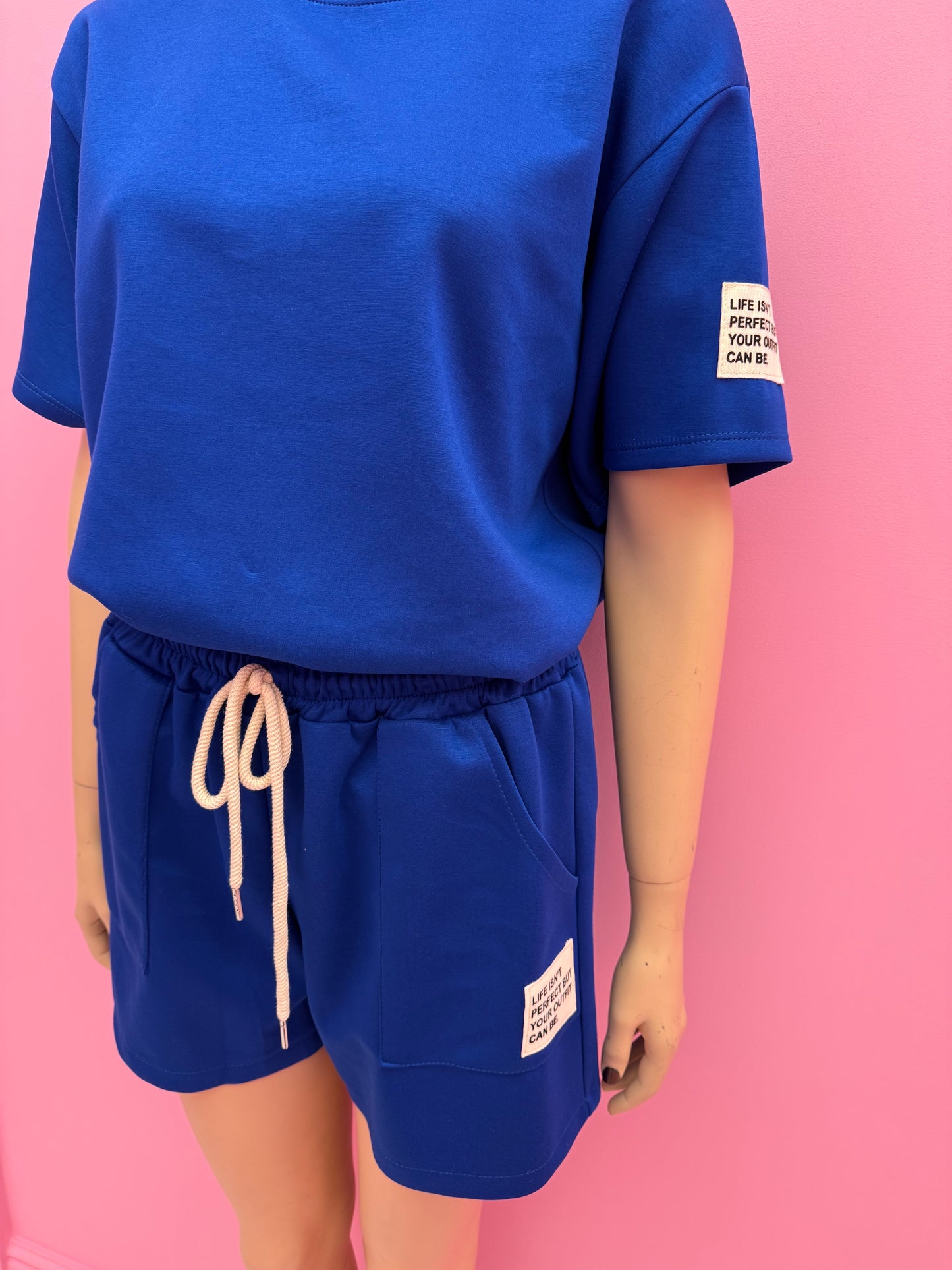 2DELIGE SET LIFE ISN’T PERFECT BUT YOUR OUTFIT CAN BE (KOBALT)
