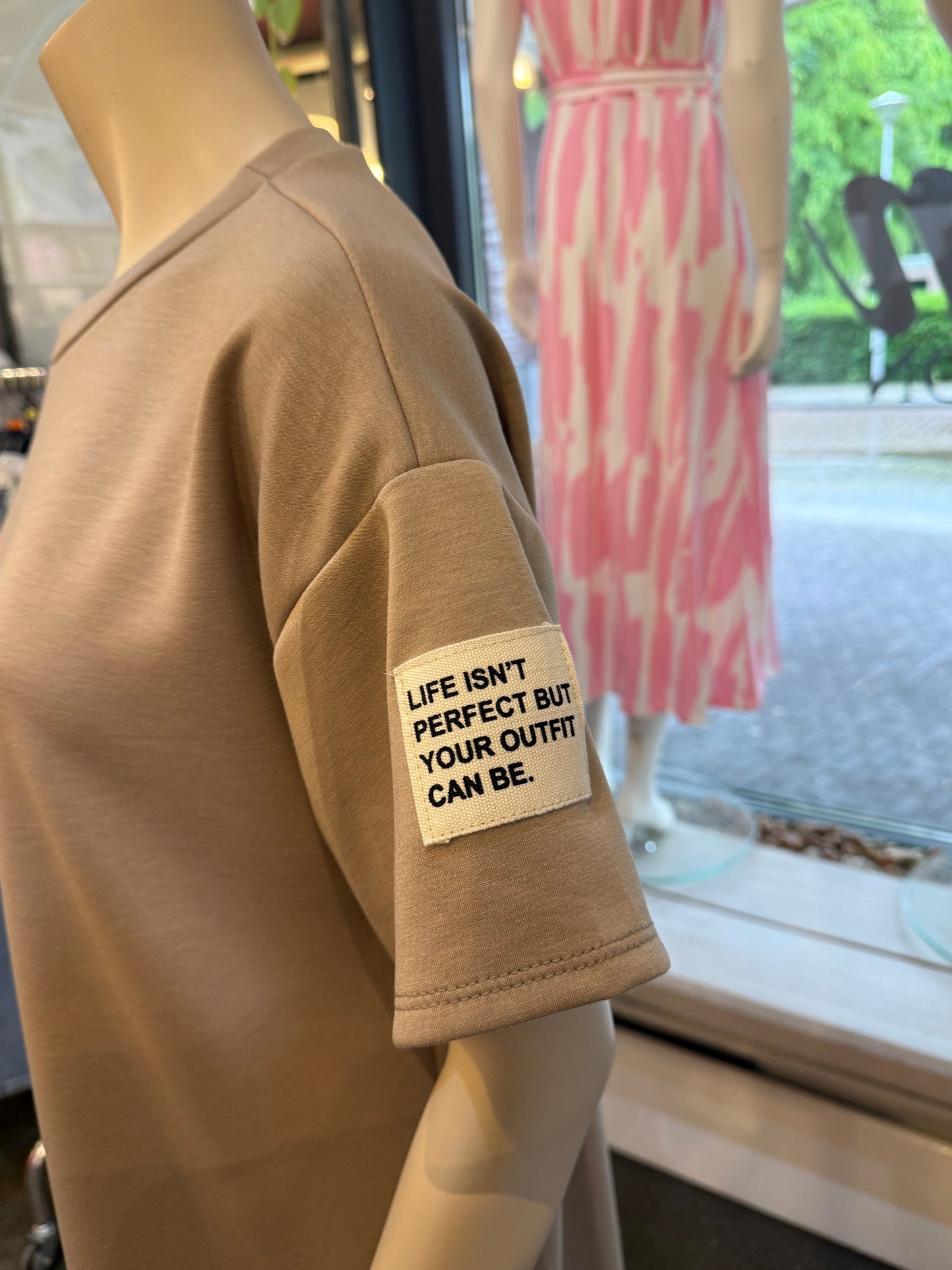 T-SHIRT JURK (TAUPE)