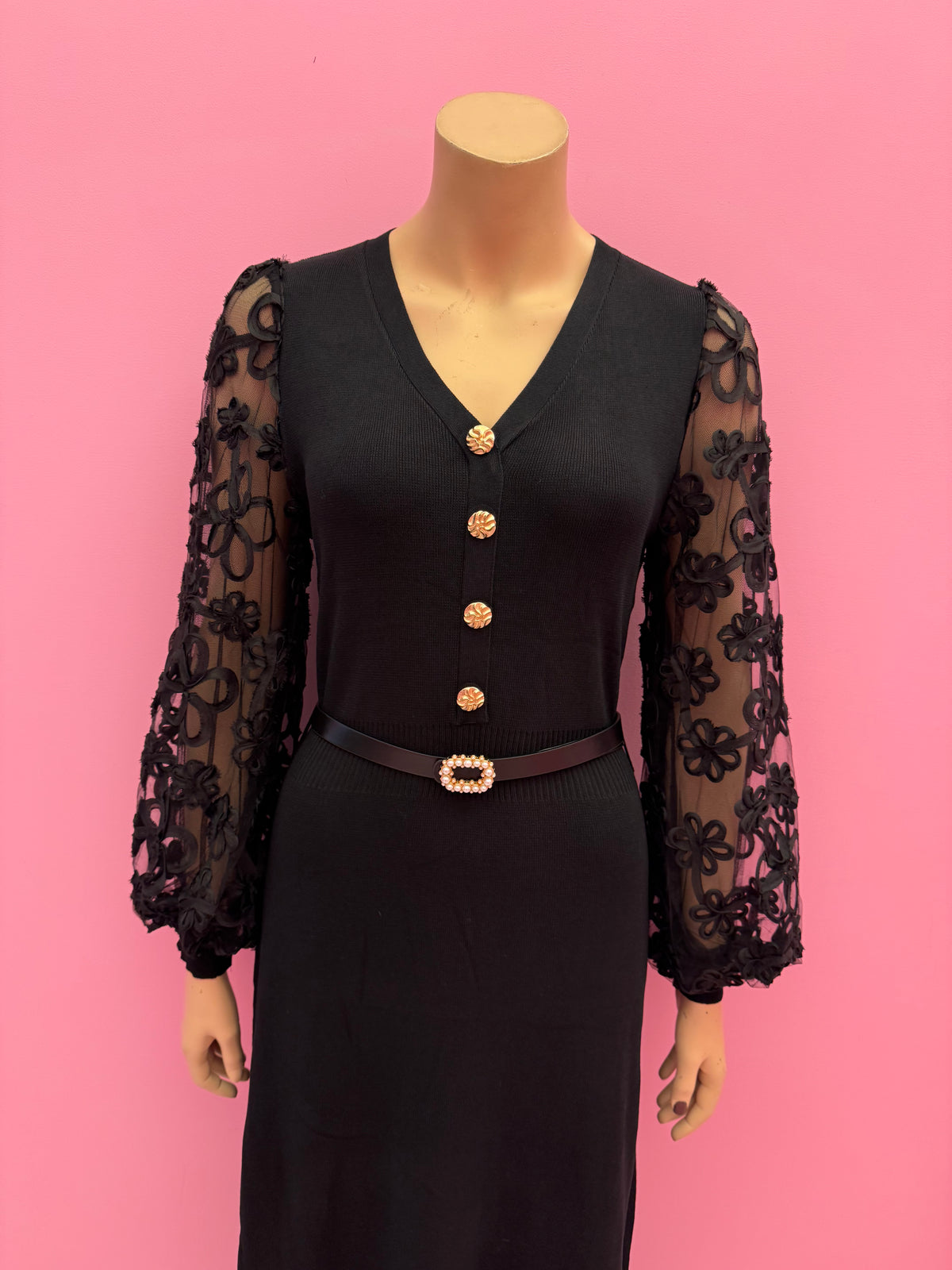 DRESS MET POFMOUWEN (BLACK)